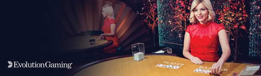 Kvindelig live dealer i rod kjol Baccarat Online Danmark Guidee