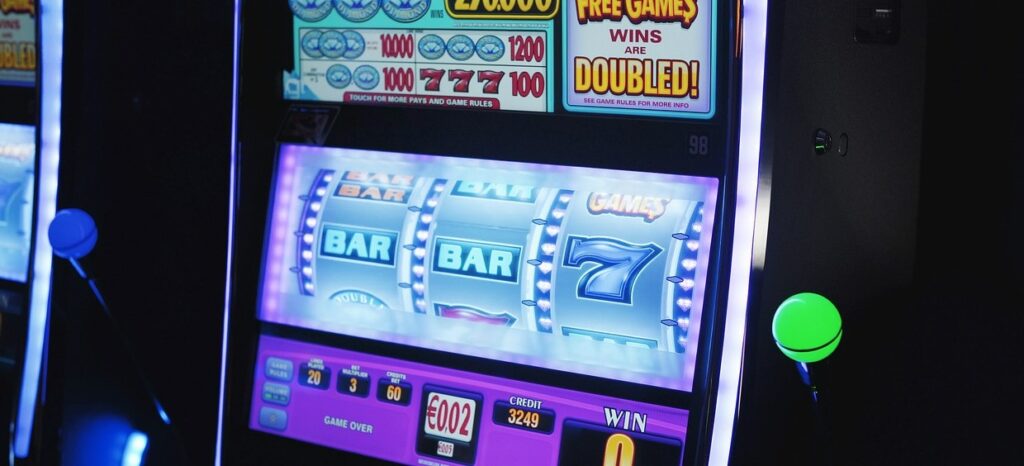 Slot machine in a land-based casino vs online casino